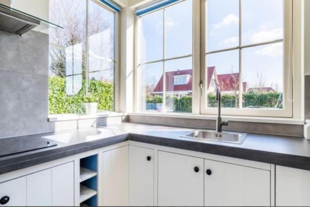 Comfort Villa For 8 People Zeewolde Eksteriør bilde